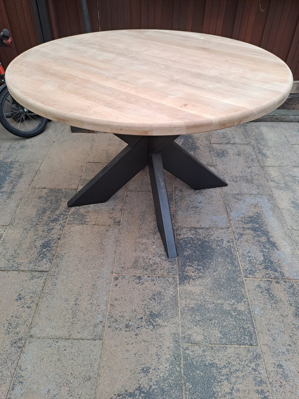 Ronde eettafel massief eiken met mat zwarte kruispoot, Ophalen, 100 tot 150 cm, 100 tot 150 cm, Eikenhout