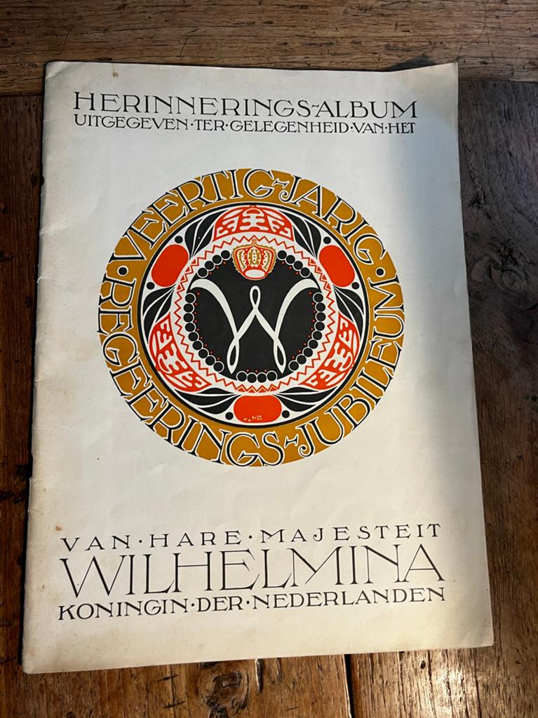 Koningin Wilhelmina herinneringsalbum, Europa, Ophalen of Verzenden, 20e eeuw of later, Gelezen