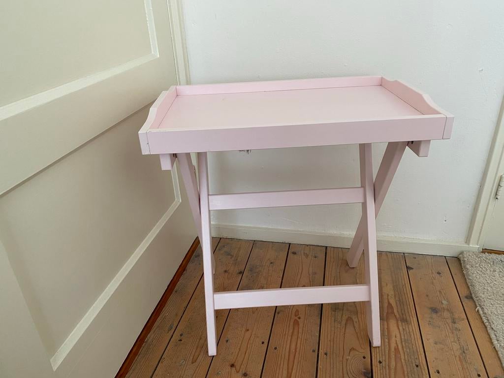 Roze bijzettafel met dienblad, inklapbaar, Minder dan 55 cm, Zo goed als nieuw, Rechthoekig, Hout