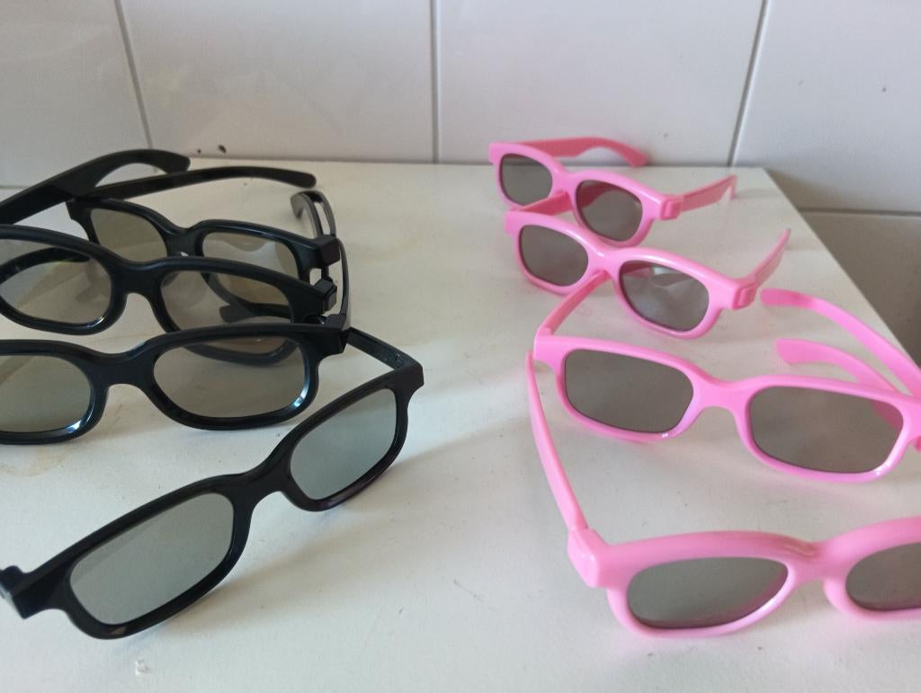 8x 3D-Brillen 3 Volwassenen & 5 Kinderen totaal €4,00, Drie personen of meer, Niet van toepassing, Bestemd voor 3D, Overige typen