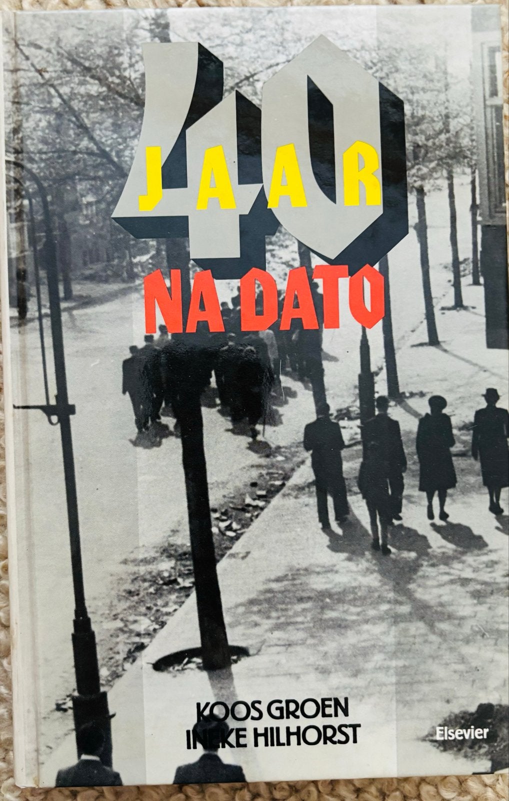 40 Jaar Na Dato - Koos Groen & Ineke Hilhorst, Ophalen of Verzenden, 20e eeuw of later, Gelezen