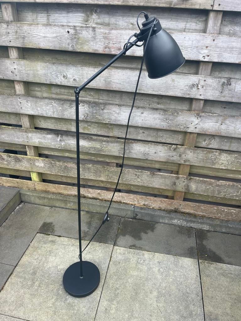 Zwarte vloerlamp, Ophalen, Gebruikt, Metaal, 150 tot 200 cm