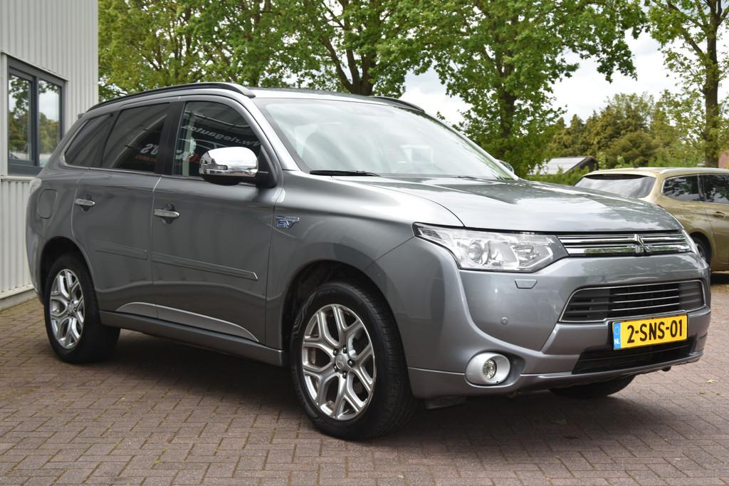 Mitsubishi Outlander 2.0 PHEV Instyle. Afneembare trekhaak!, Automaat, 4 cilinders, Stoelverwarming, Bedrijf