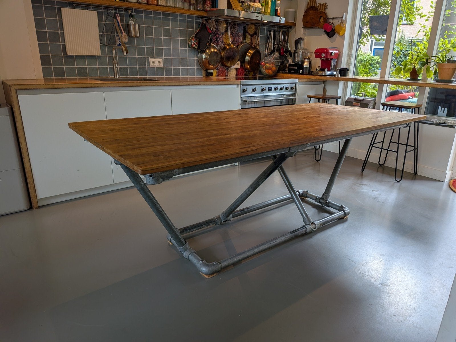 Unieke eettafel: acaciahout & metalen onderstel 220x100cm, Overige houtsoorten, Gebruikt, 100 tot 150 cm, 200 cm of meer