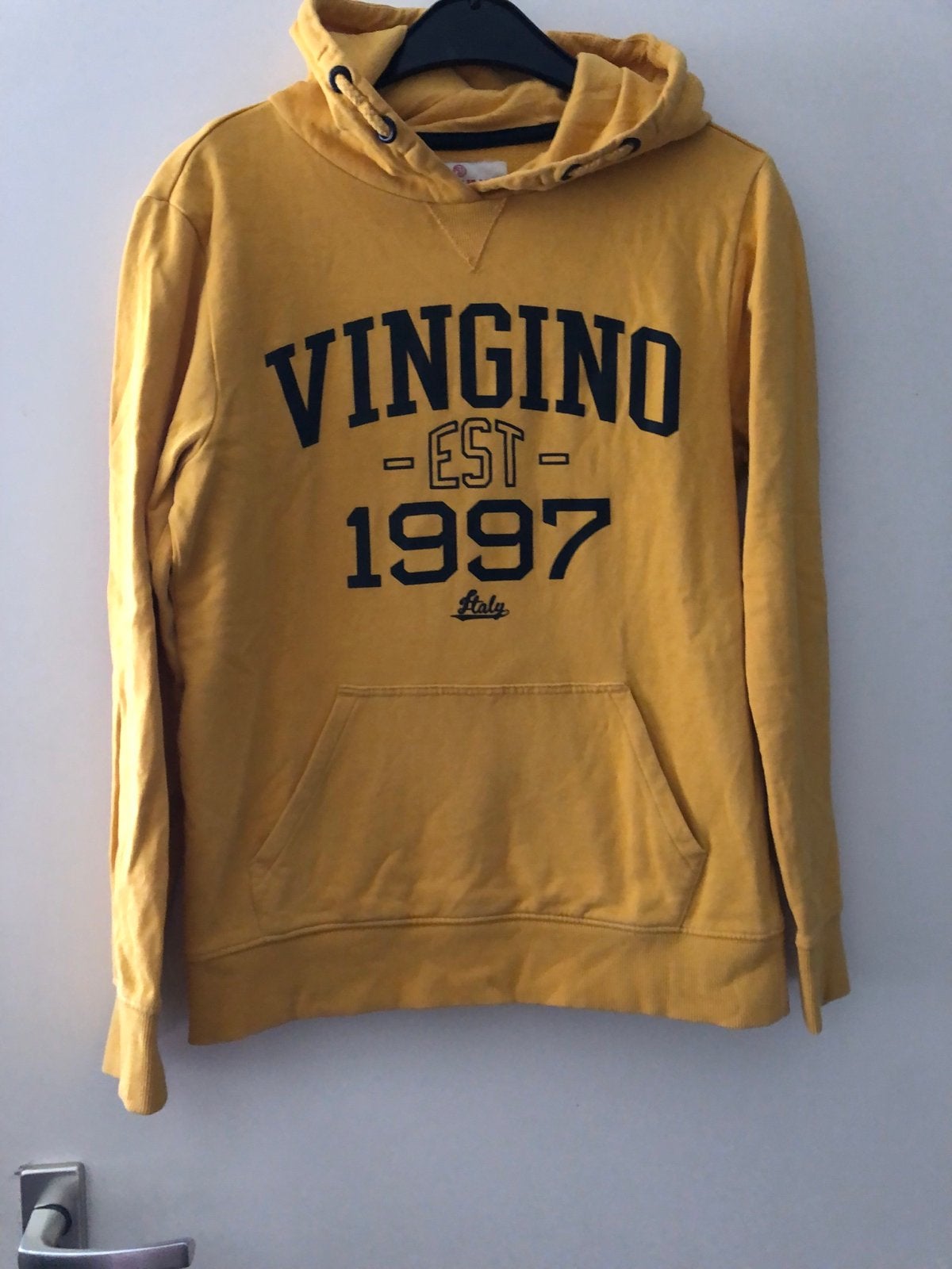 Vingino hoodie geel - Zo goed als nieuw maat  164, Ophalen of Verzenden, Zo goed als nieuw, Jongen of Meisje, Trui of Vest