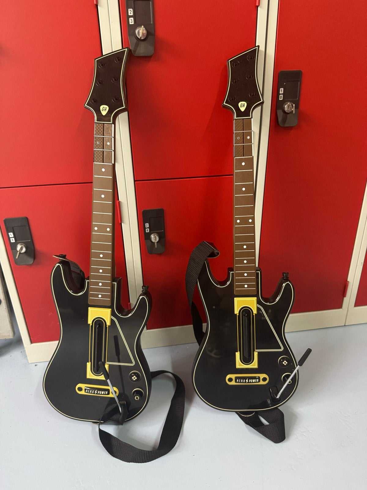 Guitar Hero gitaren voor X-box (2 stuks), Spelcomputers en Games, Ophalen of Verzenden, Gebruikt, Zonder controller
