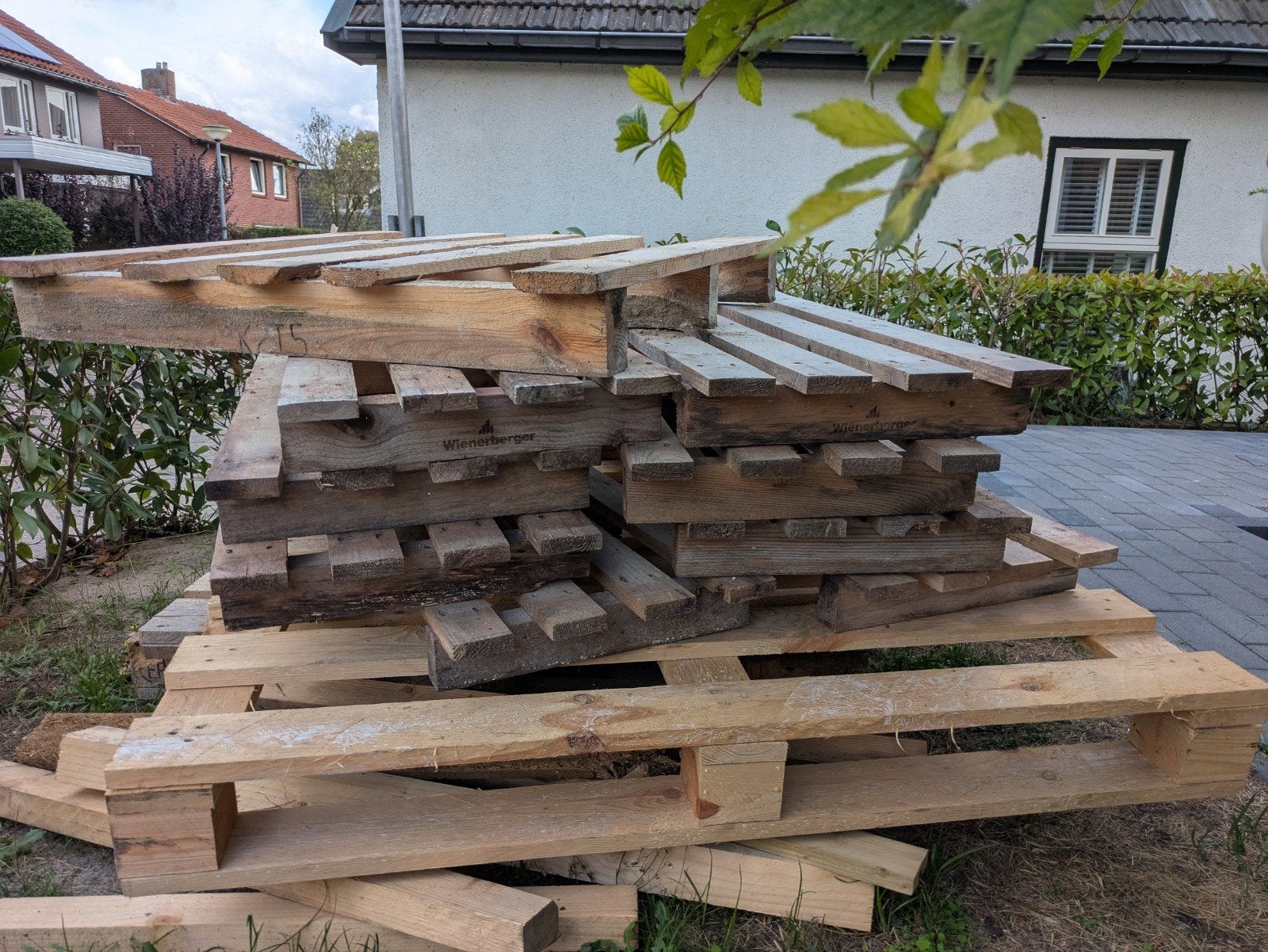Stapel diverse gebruikte pallets, Ophalen, Gebruikt, Pallet