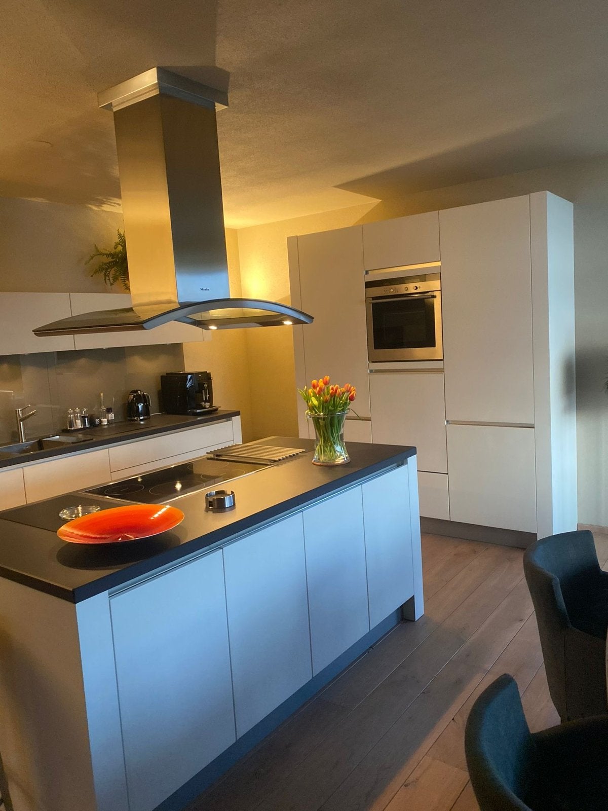 Miele DA 5100 D afzuigkap - RVS met glazen kap, Ophalen, Zo goed als nieuw, 400 tot 600 m³ per uur, Eilandschouwkap