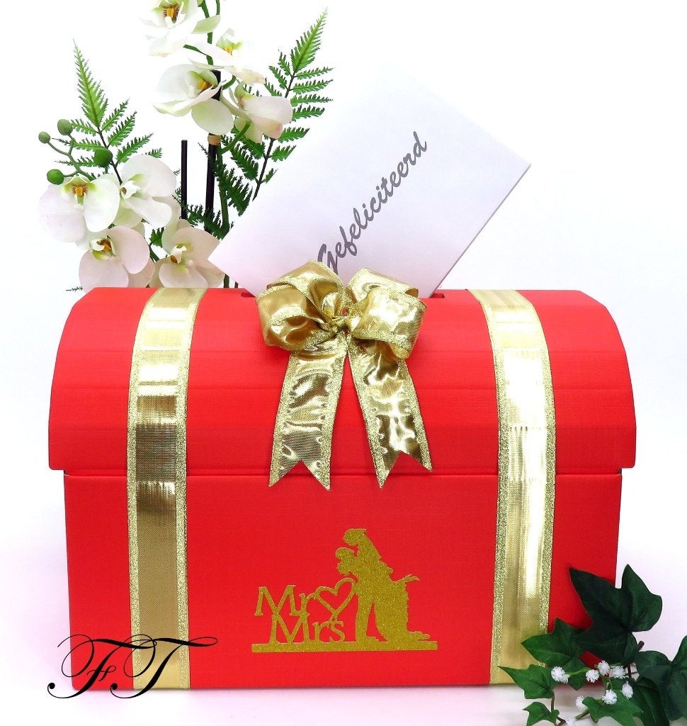Prachtige rode enveloppendoos met “Mr & Mrs” erop., Hobby en Vrije tijd, Feestartikelen, Ophalen of Verzenden, Nieuw, Versiering