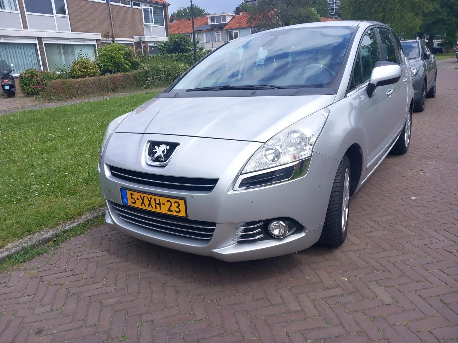 Peugeot 5008 1.6 VTI 7PL2013 Grijs, Voorwielaandrijving, Zwart, 4 cilinders, 14 km/l