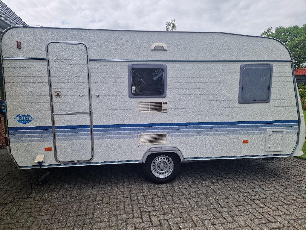 Zeer nette Adria Altea 432 PX caravan., Frans bed, Treinzit, 750 - 1000 kg, Particulier