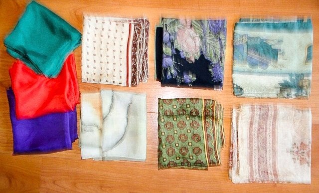 9 zijden sjaals - hoofddoeken, Kleding | Dames, Mutsen, Sjaals en Handschoenen, Ophalen of Verzenden, Zo goed als nieuw, Maat 46/48 (XL) of groter