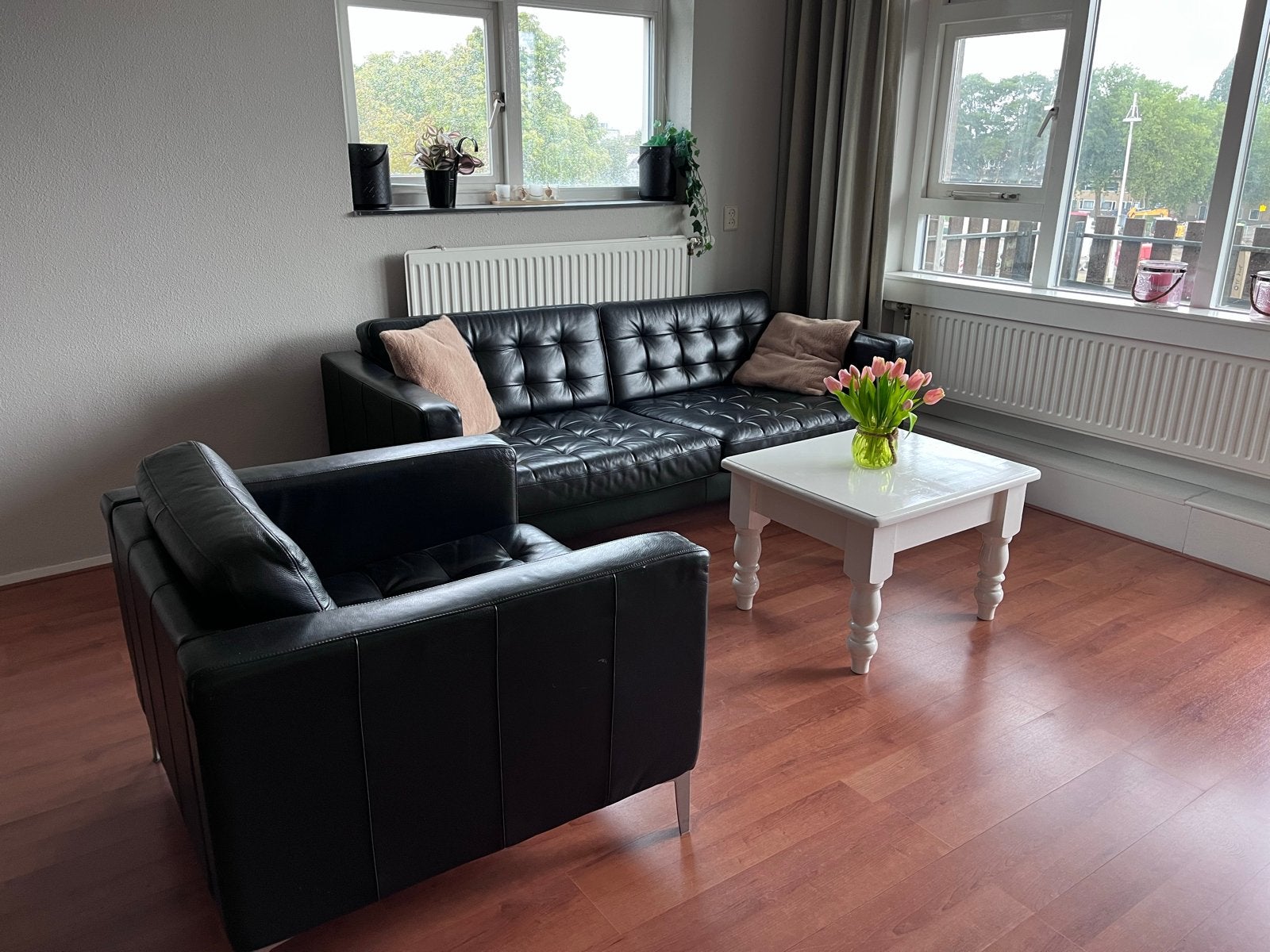 Comfortabele IKEA bank en fauteuil - Zwart leer, Ophalen, Gebruikt, Driepersoons, Rechte bank