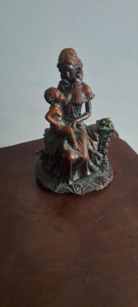 Moeder met kind beeldje - Klassiek decoratief figuur, Ophalen, Groep mensen, Handgemaakt, 20 - 50 cm