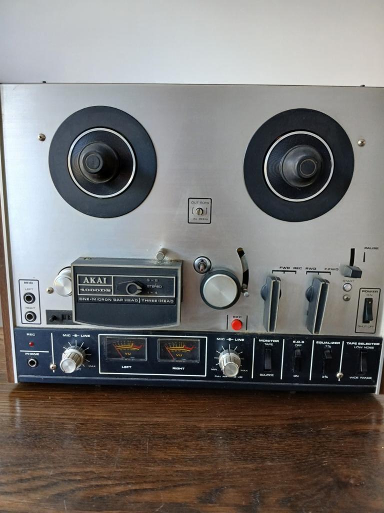 Akai 4000DS bandrecorder met originele stofkap, Ophalen of Verzenden, Bandrecorder, Met stofkap