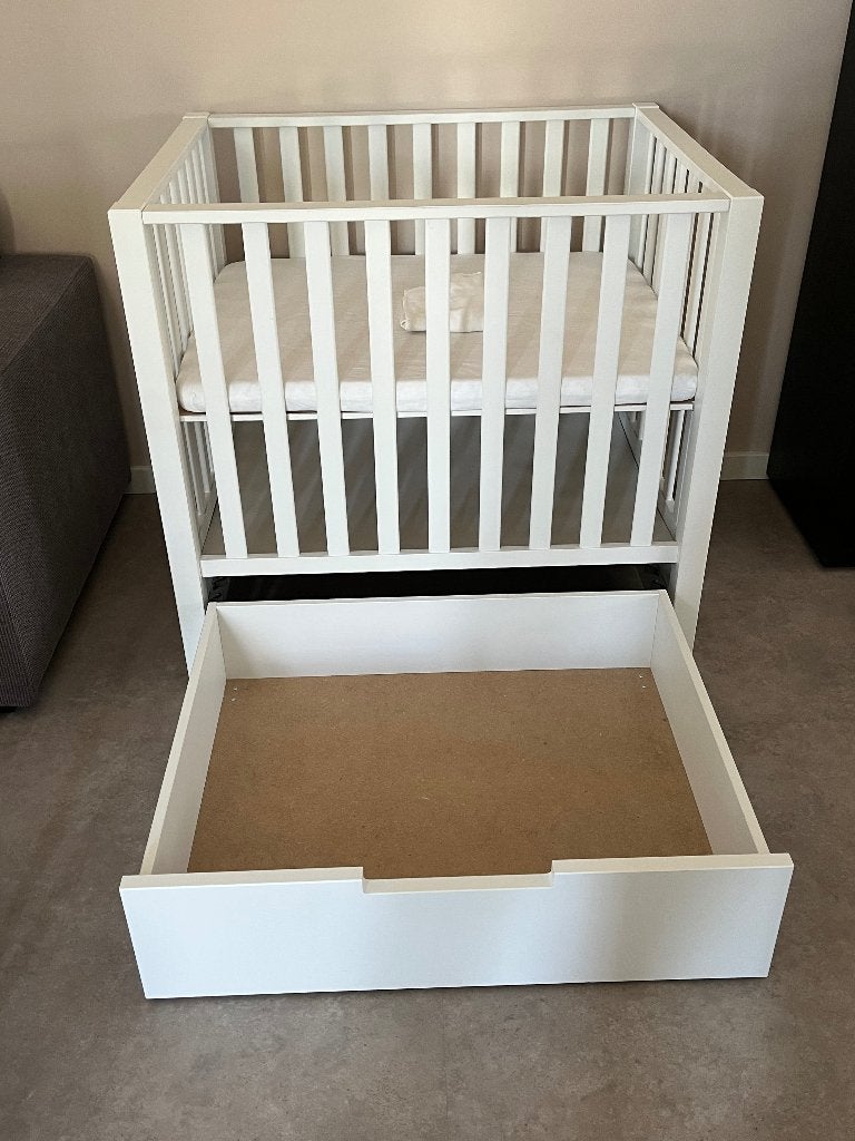 Witte box Europe Baby Mees met opberglade,matras,hoeslakens, Kinderen en Baby's, Boxen, Ophalen, Gebruikt, In hoogte verstelbaar