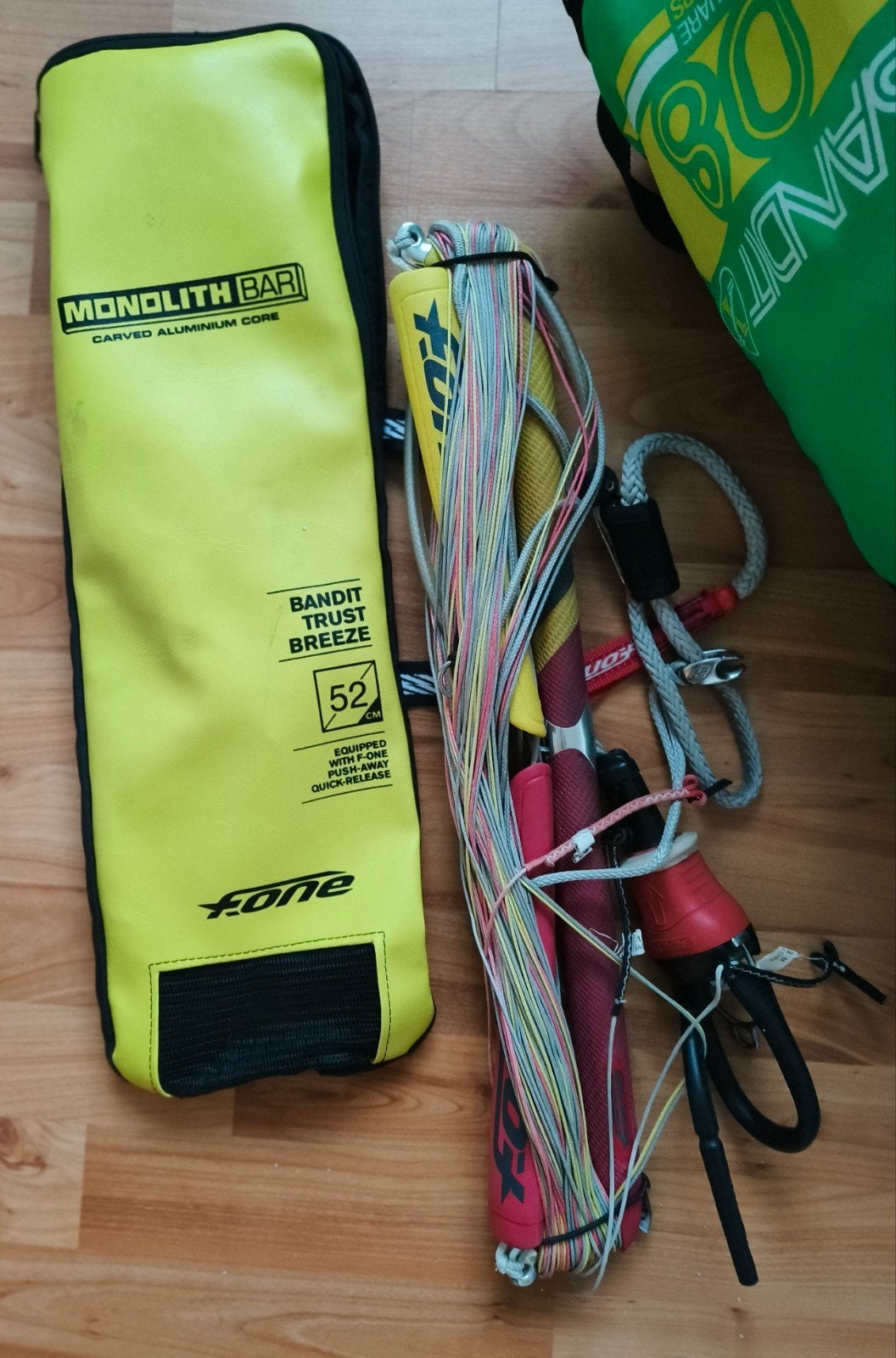 F-One Monolith Bar 52cm met pomp en safety leashes, Watersport en Boten, Ophalen, Gebruikt, Bar