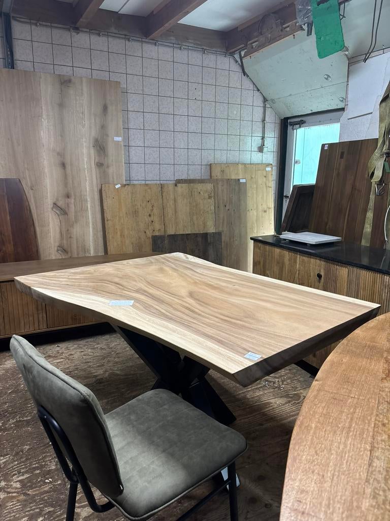 Stijllvolle Soer houten tafel stalen driepoot 130x98cm, Ophalen, Vierkant, Hoevesteenwijkerwold@gmail.com, 75 cm of meer
