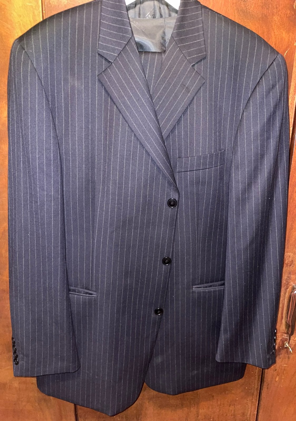 Driedelig drieknoops blauw grijs gestreept pak kostuum 52, Kleding | Heren, Ophalen of Verzenden, Zo goed als nieuw, Maat 52/54 (L)