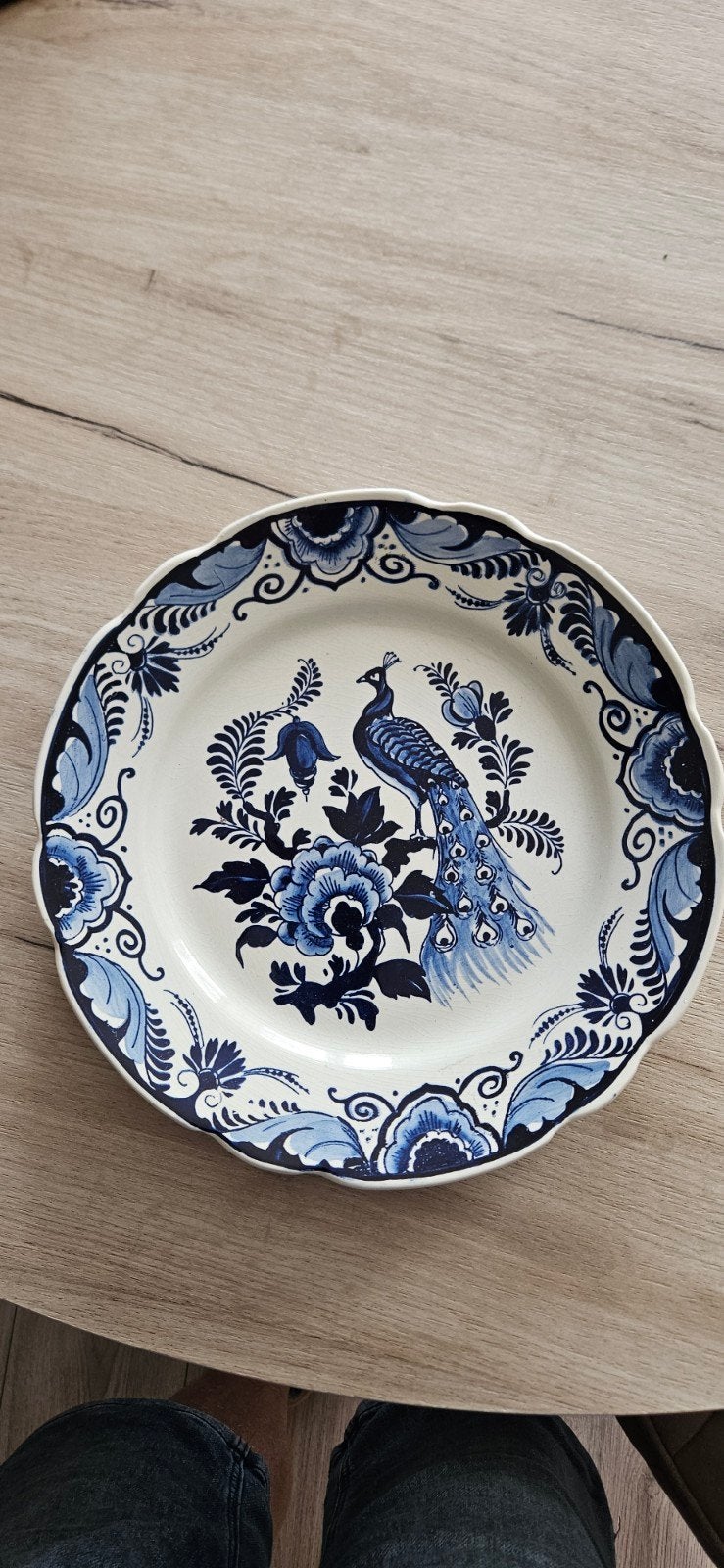 Delfts Blauw schaal met pauw - Handgeschilderd Holland, Antiek en Kunst, Ophalen of Verzenden