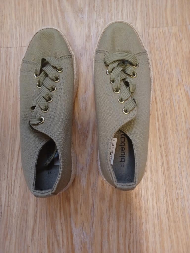 Bluebox schoenen - maat 37, Ophalen of Verzenden, Zo goed als nieuw, Zwart, Sneakers of Gympen