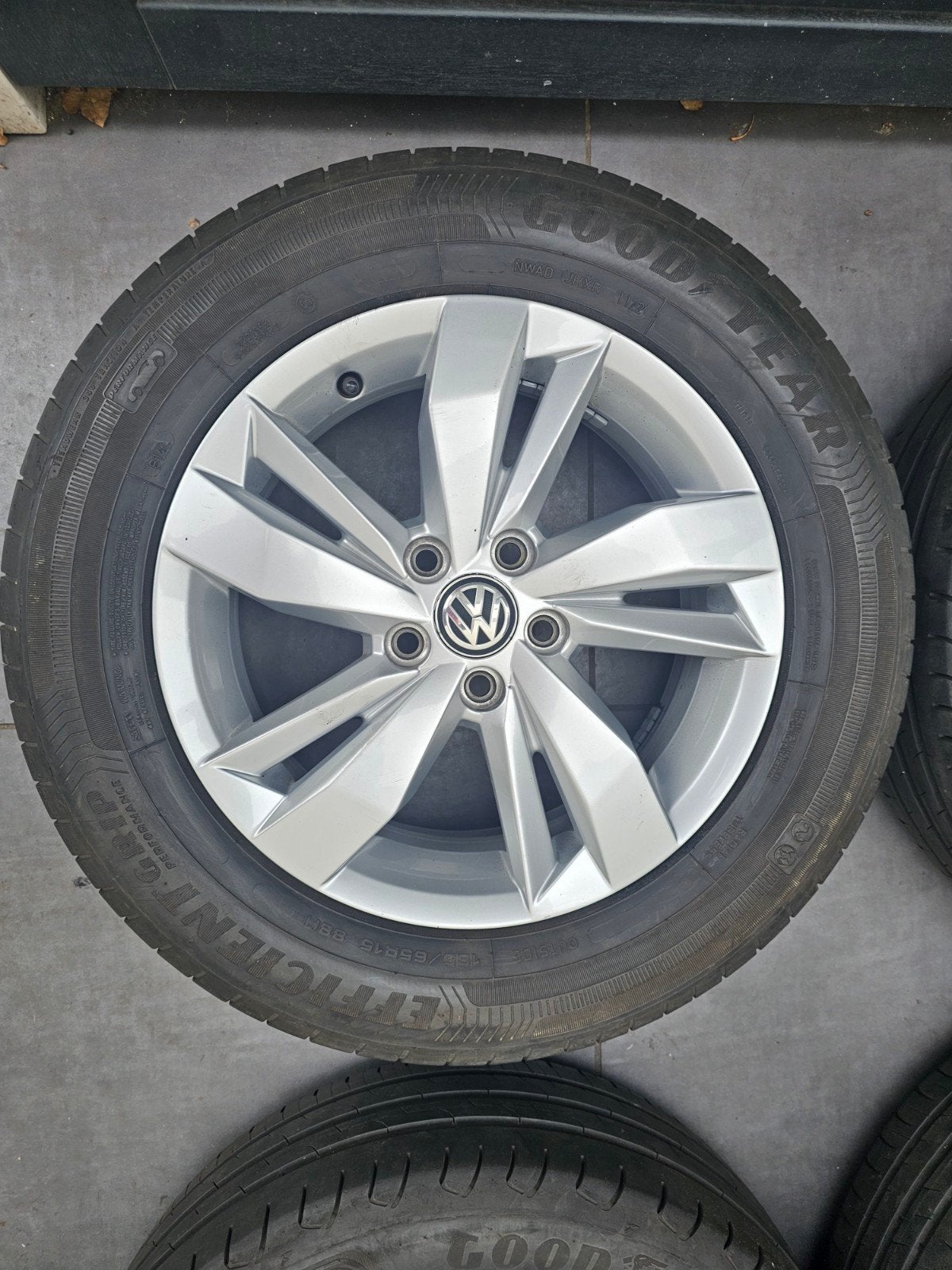 15 inch Vw. Polo origineel Sassari velgen & zomerbanden, Ophalen of Verzenden