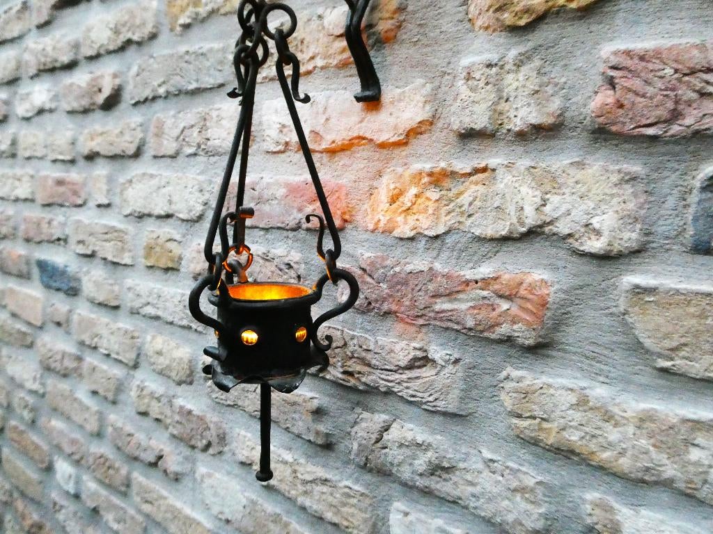 Oud smeedijzer godslampje met waxinehouder, Antiek en Kunst, Antiek | Religie, Ophalen of Verzenden