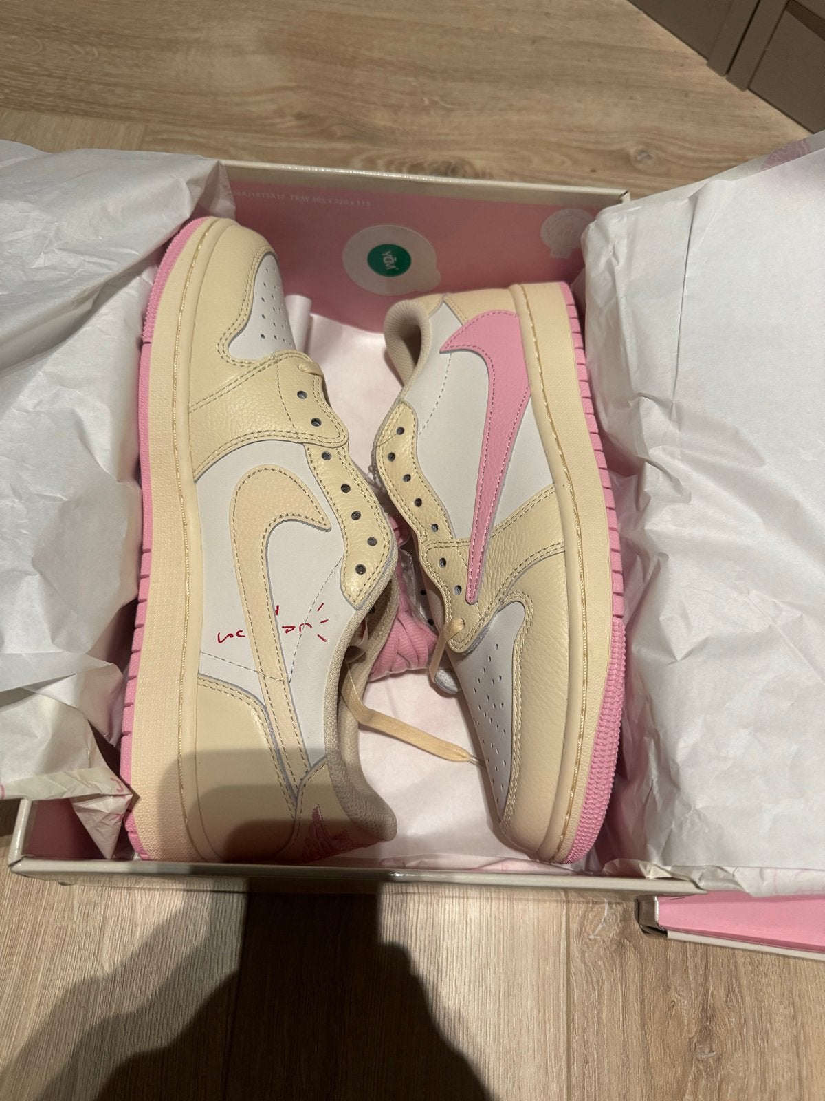Nike Air Jordan 1 Low x Travis Scott shy pink - Maat 43, Ophalen of Verzenden, Nieuw, Overige kleuren, Sneakers of Gympen