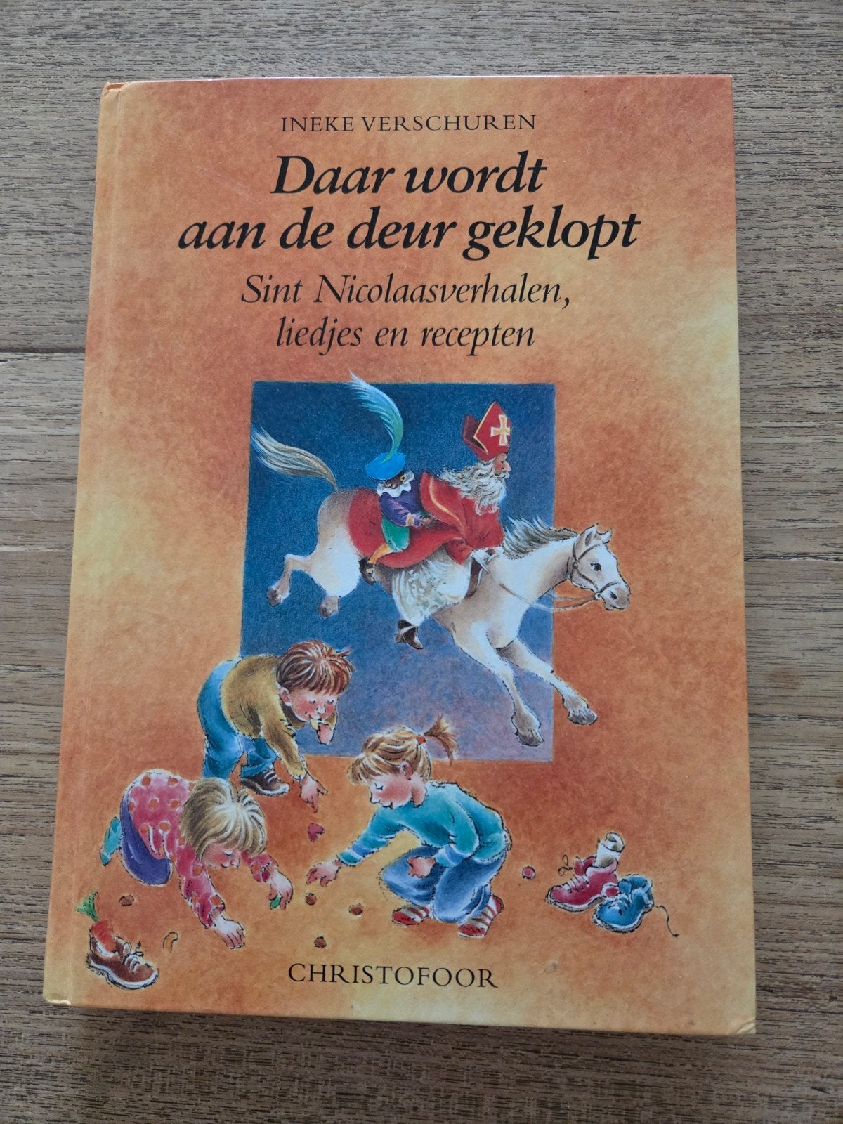 Ineke Verschuren - Daar wordt aan de deur geklopt, Boeken, Ophalen of Verzenden, Zo goed als nieuw