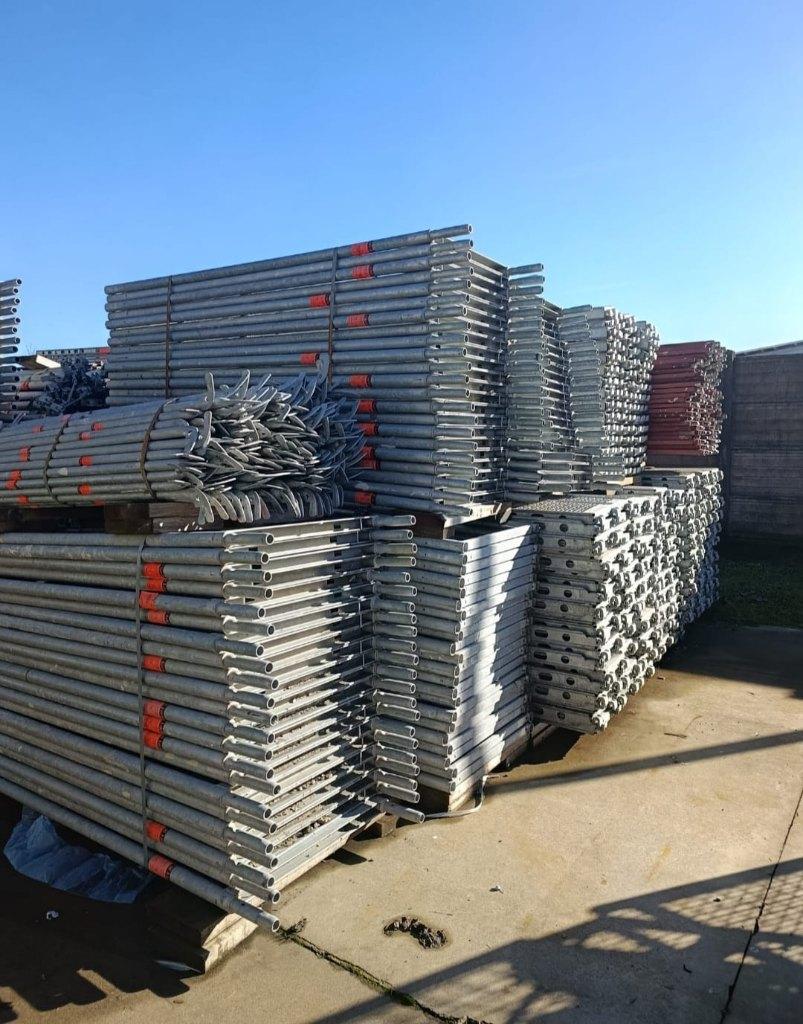 Gebrauchtes Layher original Gerüst **55-60% Rabatt**, Doe-het-zelf en Verbouw, Steigers, Zo goed als nieuw, Gevelsteiger, 5 meter of hoger