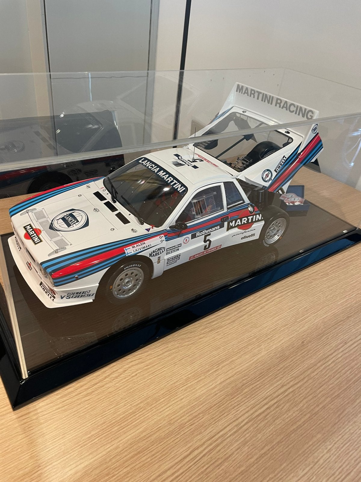 Lancia 037  1:8 Ixo Collection + display, Ophalen, Nieuw, Auto