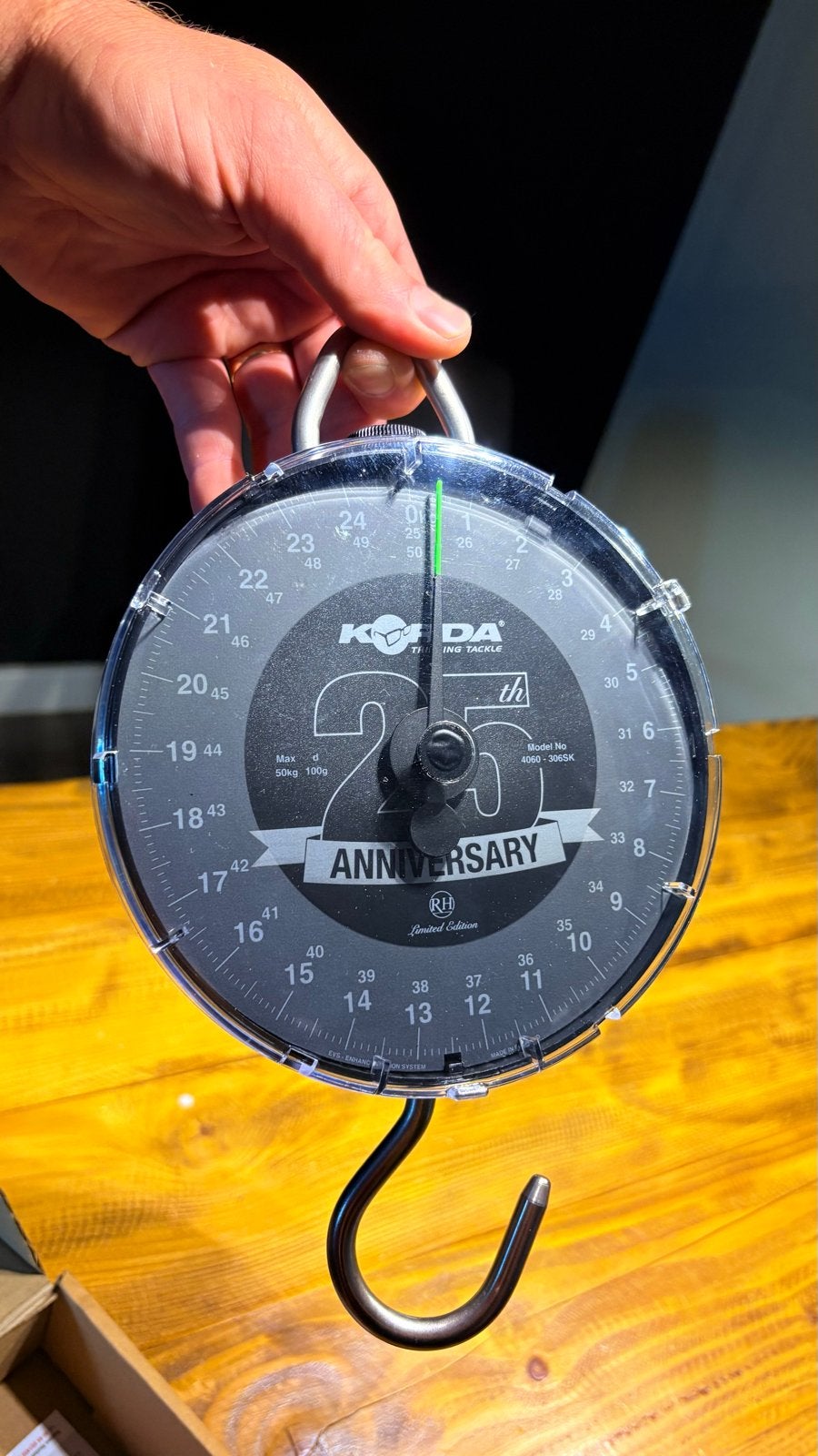 Korda Weegklok 25th Anniversary Limited Edition 50kg/100lb, Watersport en Boten, Hengelsport | Karpervissen, Ophalen of Verzenden
