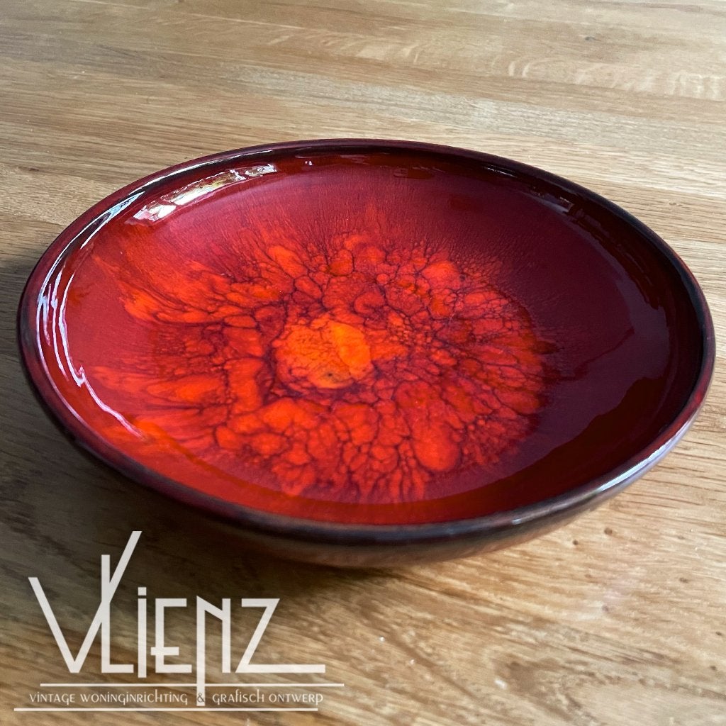 Vintage retro rood glazuur bord, schaal keramiek, Ophalen of Verzenden, Huis en Inrichting