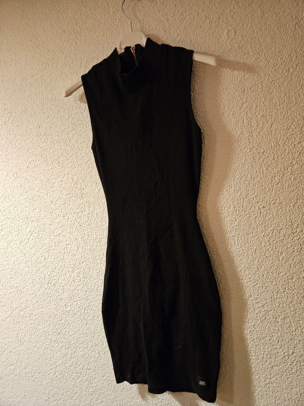 Zwarte jurk met open onderrug - Maat 36, Kleding | Dames, Ophalen of Verzenden, Zo goed als nieuw, Maat 36 (S), Zwart