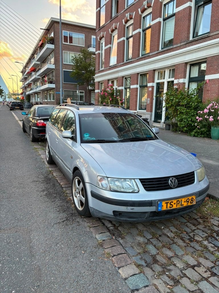 Volkswagen Passat 1.8 Variant 20V 110KW 1998 Grijs, Voorwielaandrijving, 4 cilinders, 1317 kg, Origineel Nederlands