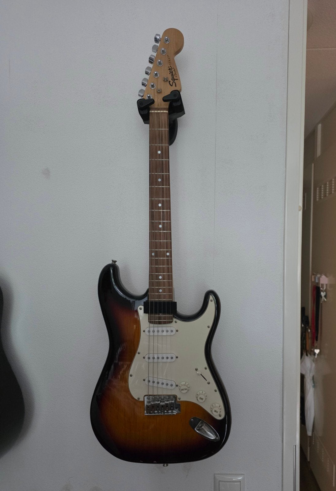 Squier Stratocaster elektrische gitaar, Sunburst (gebruikt), Muziek en Instrumenten, Ophalen, Gebruikt, Solid body, Fender