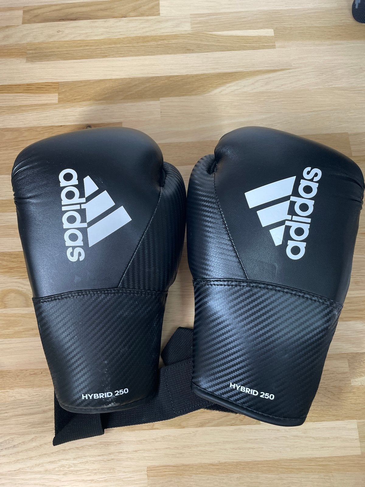 Adidas Hybrid 250 Bokshandschoenen - Zwart, Sport en Fitness, Boksen, Ophalen, Zo goed als nieuw, Bokshandschoenen