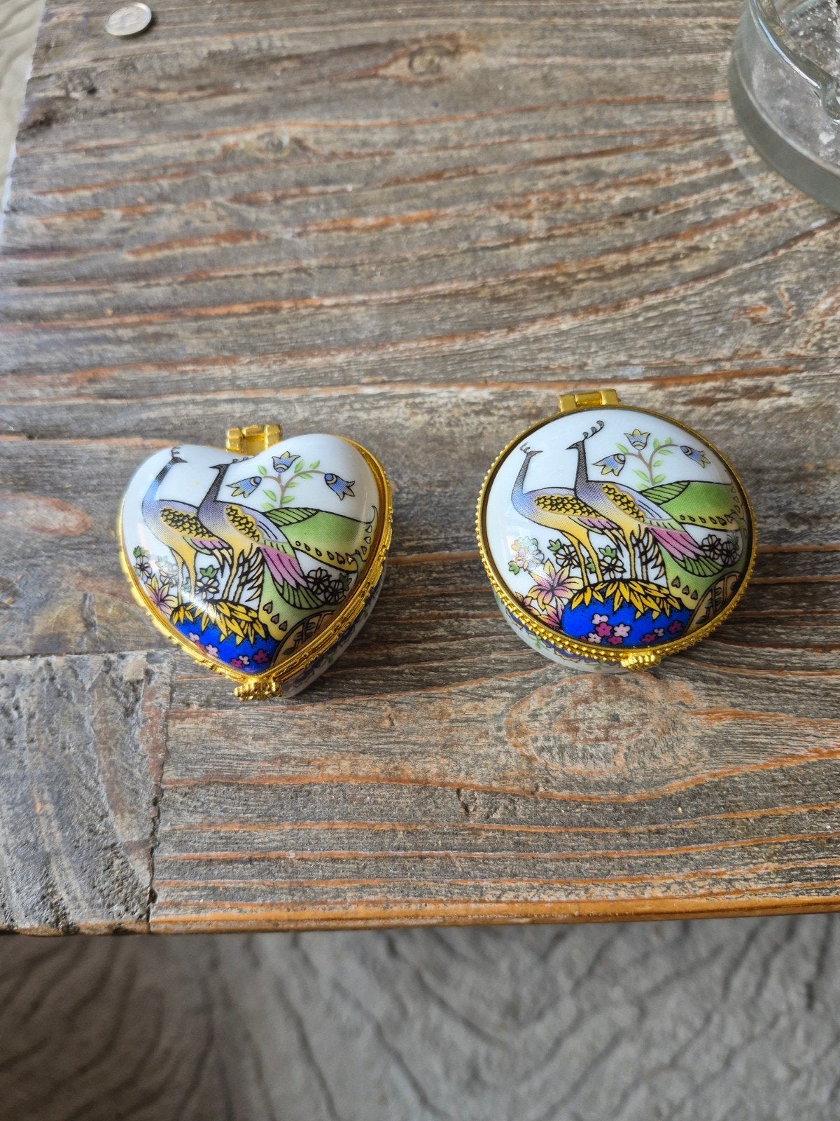 Set van 2 porseleinen pillendoosjes met pauwdecoratie, Ophalen