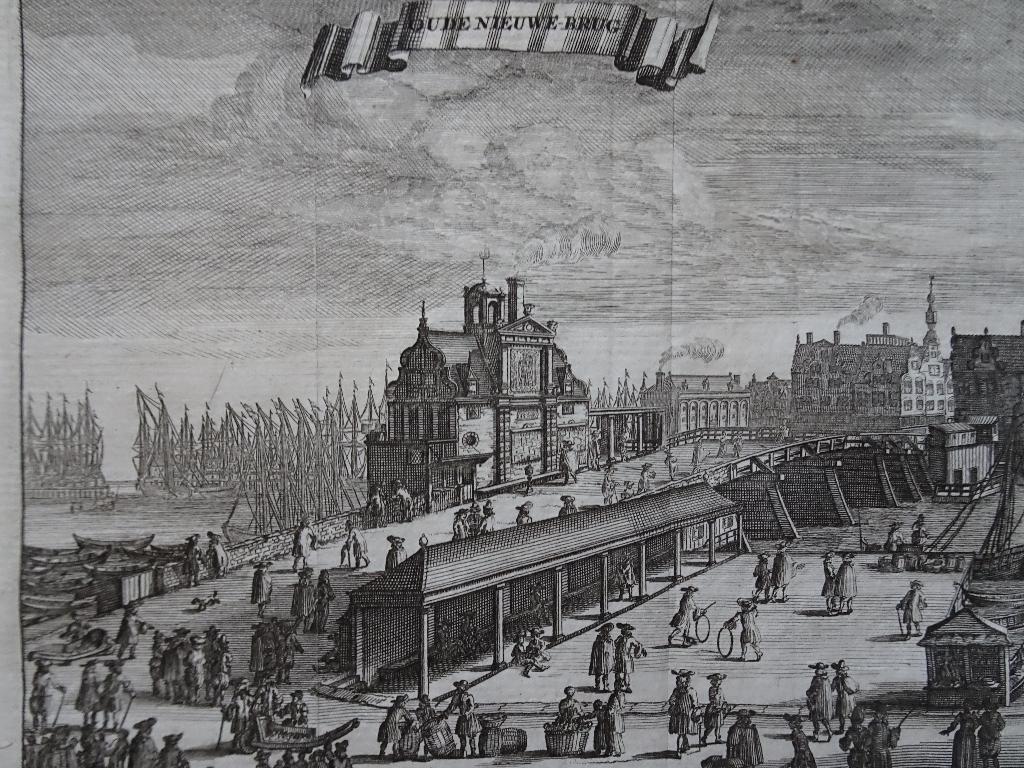Gravure Oude nieuwe brug Amsterdam, C. Commelin 1726, Verzenden, Stadsgezicht, Gravure, Origineel