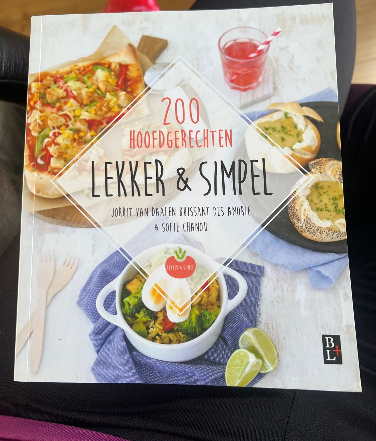 200 Hoofdgerechten Lekker & Simpel kookboek, Ophalen of Verzenden, Zo goed als nieuw, Overige gebieden, Hoofdgerechten