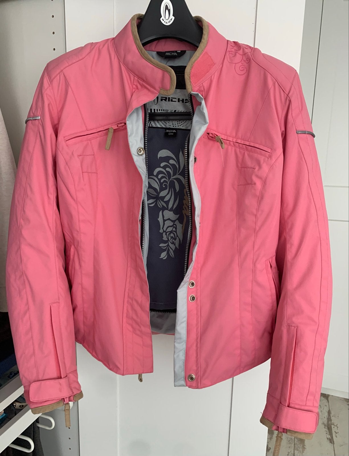 Roze dames Richa motorjas met subtiel patroon mt M, Motoren, Kleding | Motorkleding, Ophalen of Verzenden, Tweedehands, Dames