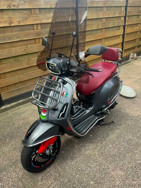 Te Koop Vespa sprint Scooter., Fietsen en Brommers, Scooters | Vespa, Overige modellen, Ophalen of Verzenden, Zo goed als nieuw