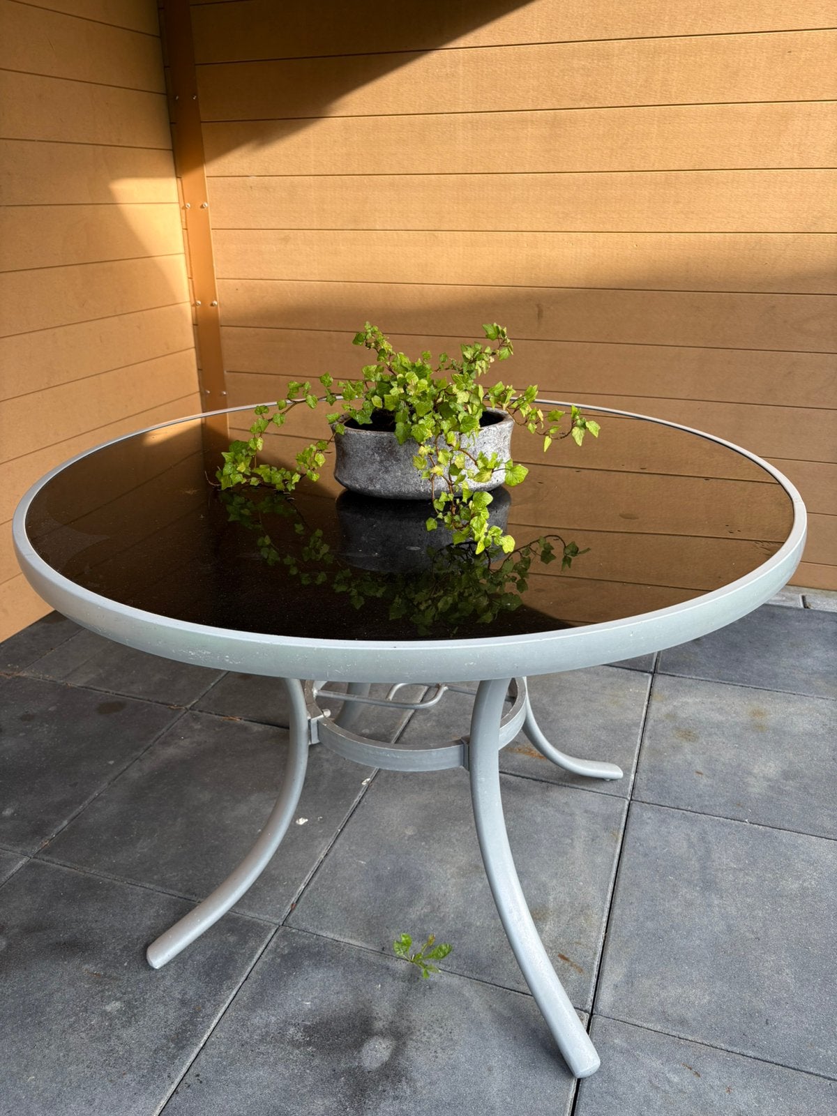 Buiten tafel / tuintafel rond, Ophalen, Gebruikt, Rond, Metaal