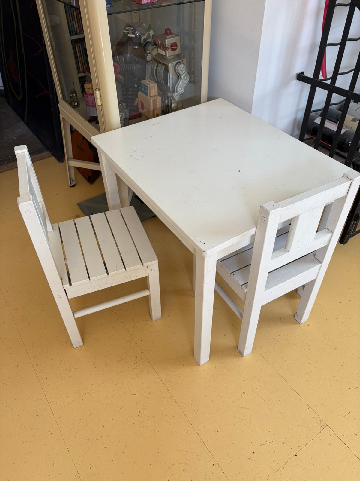 Te koop wit kindertafeltje en  2 stoeltjes, Ophalen, Zo goed als nieuw, Tafel(s) en Stoel(en)