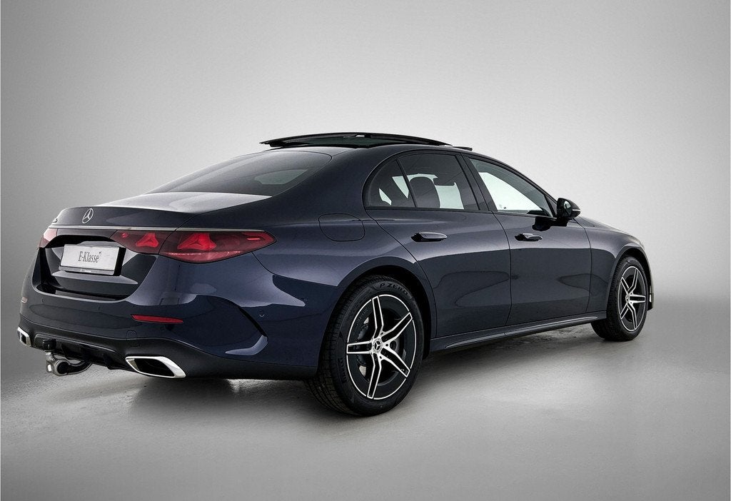 Mercedes-Benz E-Klasse 300 e Business Solution AMG | Premium, Auto's, Mercedes-Benz, Automaat, Achterwielaandrijving, Zwart, Blauw