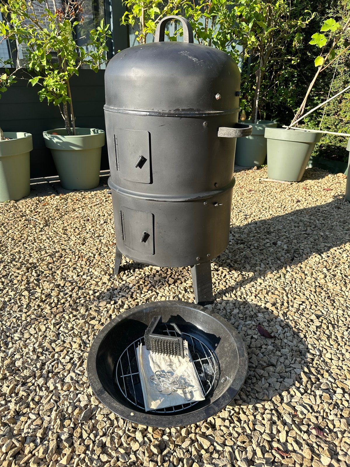 Staande barbecue met accessoires en rookfunctie, Ophalen, Gebruikt