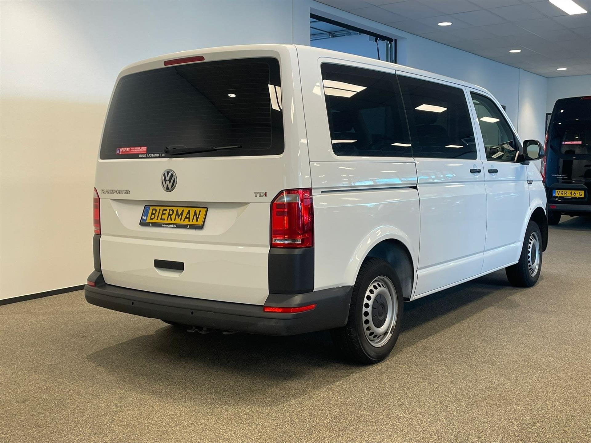 Volkswagen Transporter L1H1 Rolstoelbus Automaat, 12 maanden, Stof, Gebruikt, Zwart