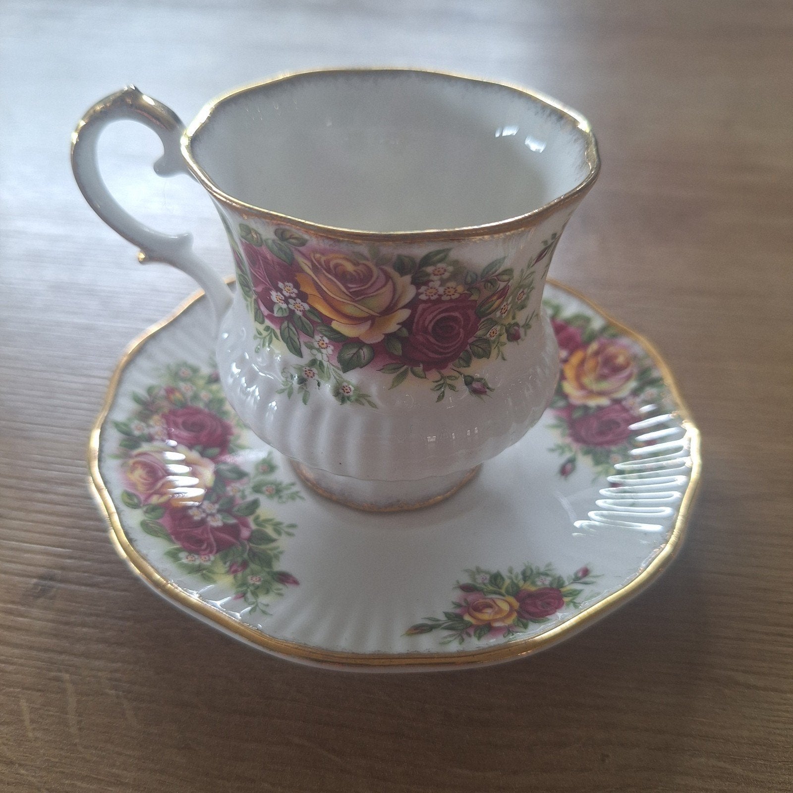 Elizabethan Fijne Bone China Kop en Schotel - Rozen, Ophalen of Verzenden