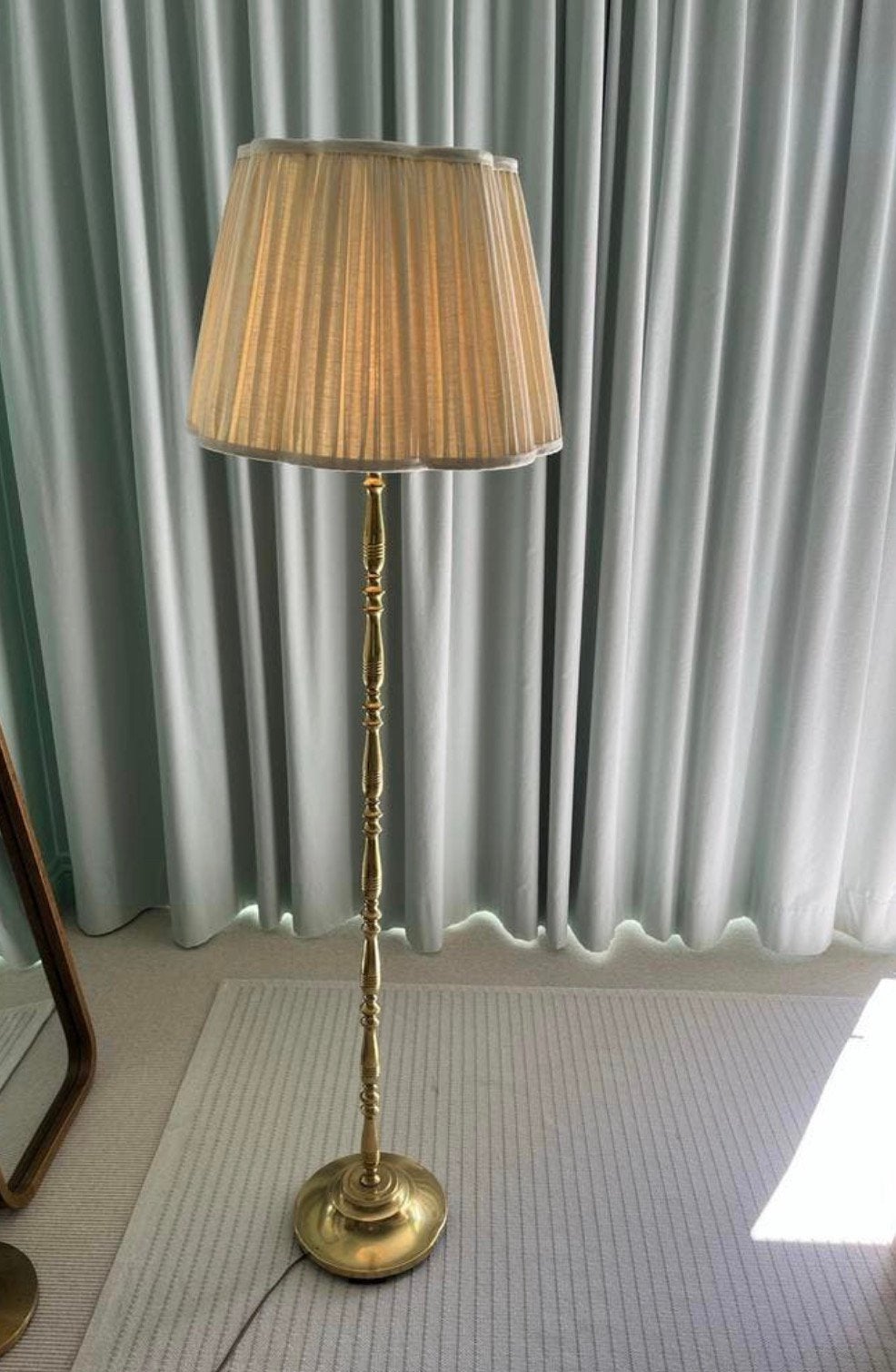 Vloerlamp goud messing bobbin, Huis en Inrichting, Ophalen of Verzenden, Zo goed als nieuw, Metaal, 100 tot 150 cm