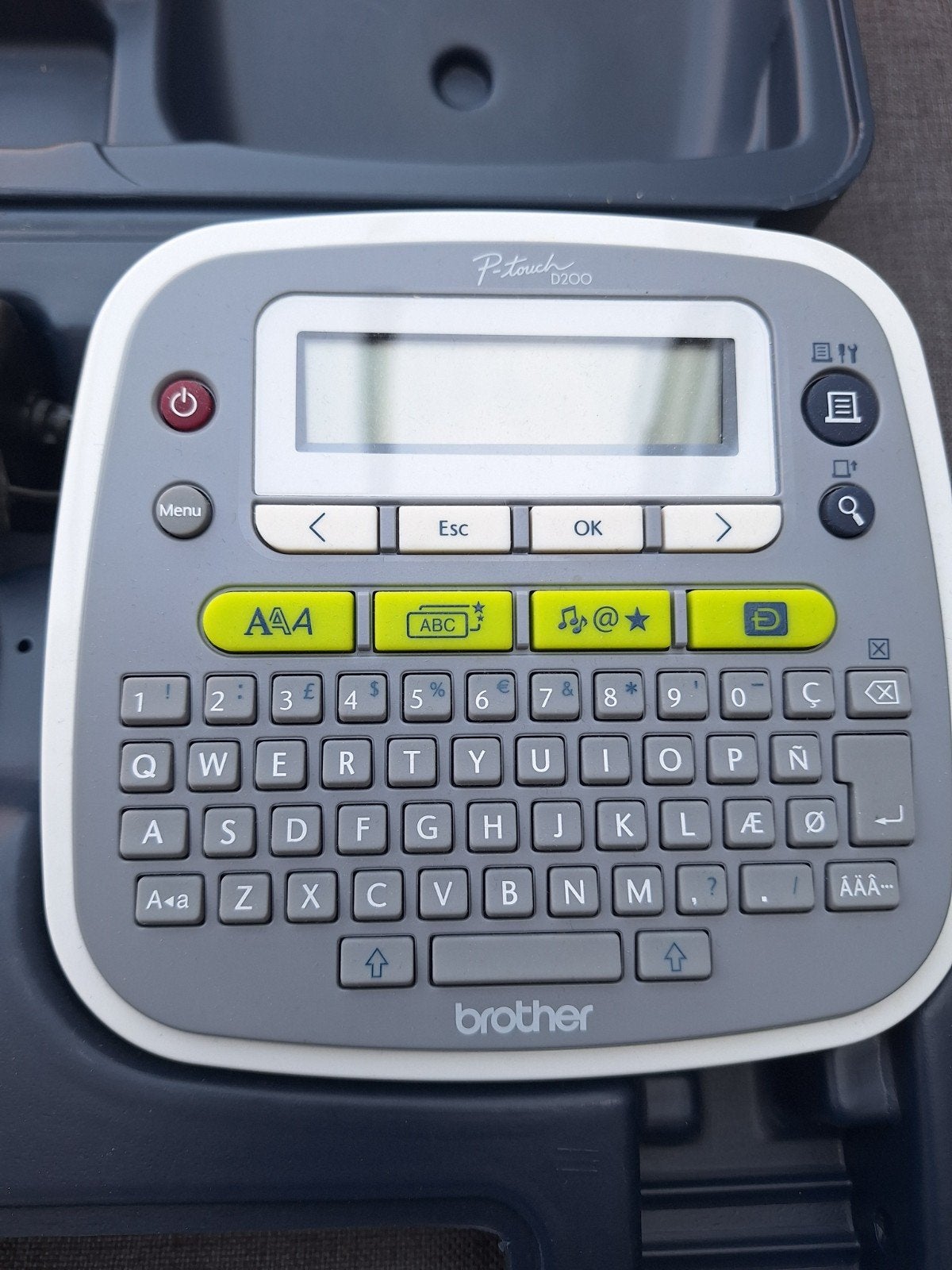 Brother P-Touch D200 labelprinter met koffer en adapter, Computers en Software, Labelprinters, Gebruikt, Qwerty, Ophalen of Verzenden